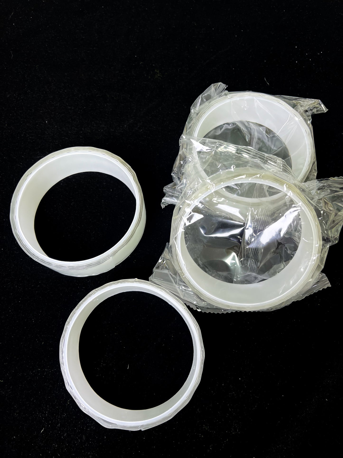 Three sets of heavy-duty double-sided tape (9.85 feet), nano double-sided tape, clear installation tape pictures, hanging ADHESIVE strips